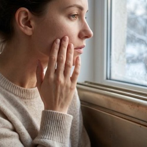 Нужен ли SPF осенью и зимой: разбираем пять распространённых утверждений